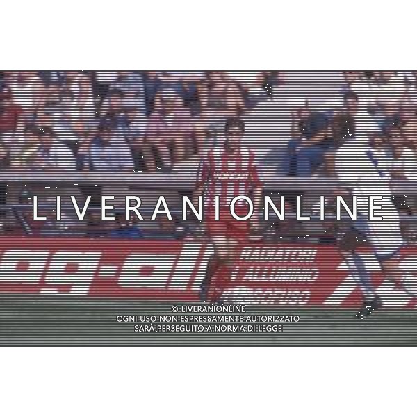 DIAP-RETROSPETTIVA ENRICO CHIESA CALCIATORE NELLA FOTO ENRICO CHIESA CON LA MAGLIA DELLA CREMONESE NELL\'ANNO 1994-1995 AG ALDO LIVERANI SAS