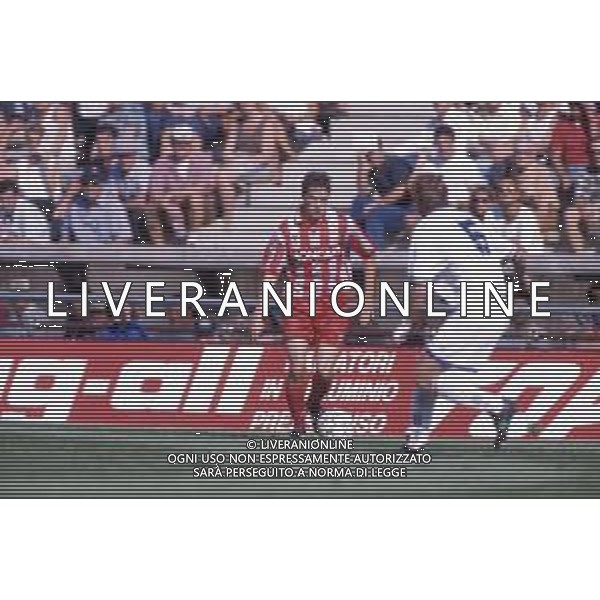 DIAP-RETROSPETTIVA ENRICO CHIESA CALCIATORE NELLA FOTO ENRICO CHIESA CON LA MAGLIA DELLA CREMONESE NELL\'ANNO 1994-1995 AG ALDO LIVERANI SAS