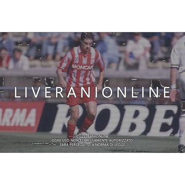 DIAP-RETROSPETTIVA ENRICO CHIESA CALCIATORE NELLA FOTO ENRICO CHIESA CON LA MAGLIA DELLA CREMONESE NELL\'ANNO 1994-1995 AG ALDO LIVERANI SAS