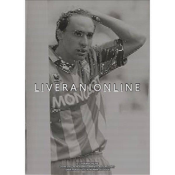ST-RETROSPETTIVA ENRICO CHIESA CALCIATORE NELLA FOTO ENRICO CHIESA CON LA MAGLIA DELLA CREMONESE NELL\'ANNO 1994-1995 AG ALDO LIVERANI SAS