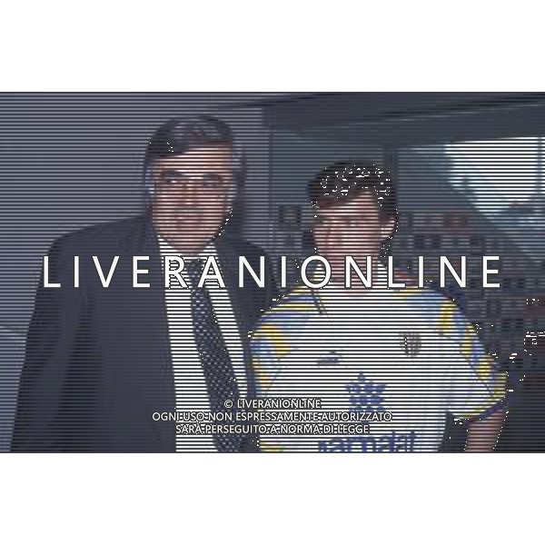 DIAP-RETROSPETTIVA ENRICO CHIESA CALCIATORE NELLA FOTO ENRICO CHIESA PRESENTAZIONE AL PARMA CALCIO NELL\'ANNO 1996 CON GIORGIO PEDRANESCHI AG ALDO LIVERANI SAS