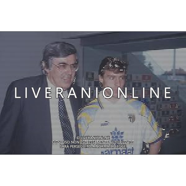 DIAP-RETROSPETTIVA ENRICO CHIESA CALCIATORE NELLA FOTO ENRICO CHIESA PRESENTAZIONE AL PARMA CALCIO NELL\'ANNO 1996 CON GIORGIO PEDRANESCHI AG ALDO LIVERANI SAS