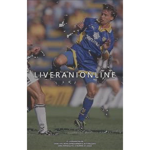 DIAP-RETROSPETTIVA ENRICO CHIESA CALCIATORE NELLA FOTO ENRICO CHIESA CON LA MAGLIA DEL PARMA CALCIO NELL\'ANNO 1997-1998 AG ALDO LIVERANI SAS