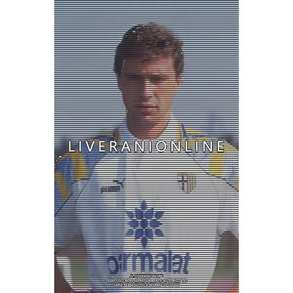 DIAP-RETROSPETTIVA ENRICO CHIESA CALCIATORE NELLA FOTO ENRICO CHIESA CON LA MAGLIA DEL PARMA CALCIO NELL\'ANNO 1997-1998 AG ALDO LIVERANI SAS