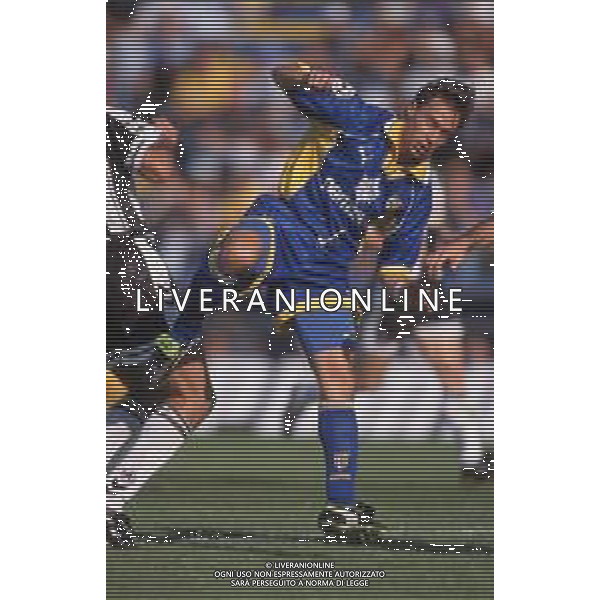 DIAP-RETROSPETTIVA ENRICO CHIESA CALCIATORE NELLA FOTO ENRICO CHIESA CON LA MAGLIA DEL PARMA CALCIO NELL\'ANNO 1997-1998 AG ALDO LIVERANI SAS