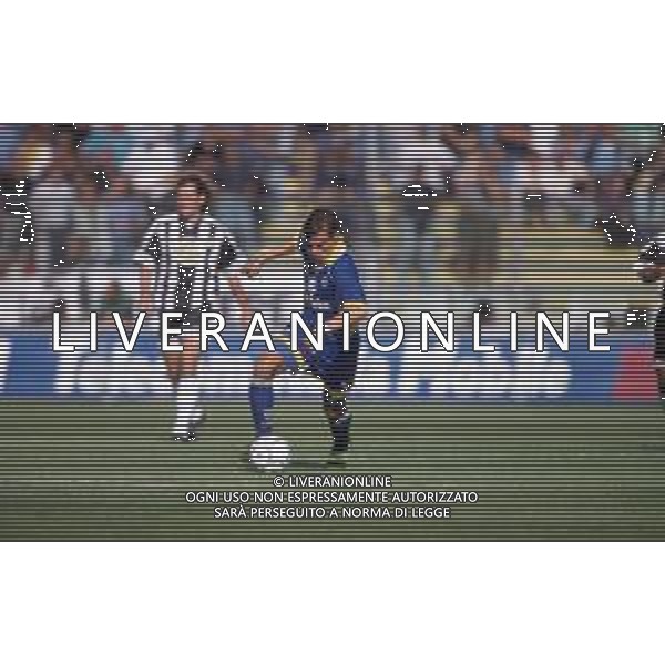 DIAP-RETROSPETTIVA ENRICO CHIESA CALCIATORE NELLA FOTO ENRICO CHIESA CON LA MAGLIA DEL PARMA CALCIO NELL\'ANNO 1997-1998 AG ALDO LIVERANI SAS