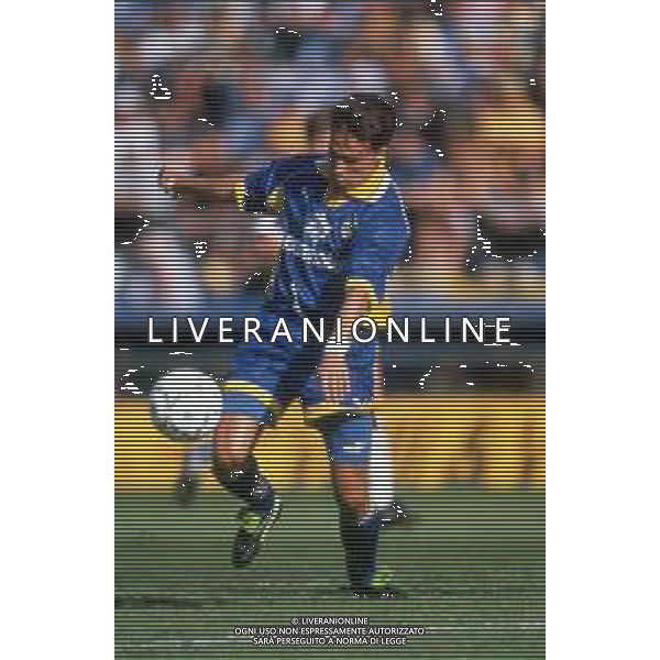 DIAP-RETROSPETTIVA ENRICO CHIESA CALCIATORE NELLA FOTO ENRICO CHIESA CON LA MAGLIA DEL PARMA CALCIO NELL\'ANNO 1997-1998 AG ALDO LIVERANI SAS
