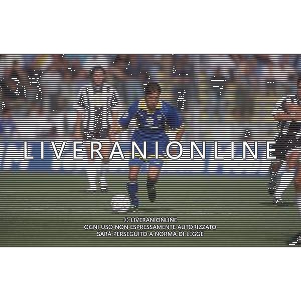 DIAP-RETROSPETTIVA ENRICO CHIESA CALCIATORE NELLA FOTO ENRICO CHIESA CON LA MAGLIA DEL PARMA CALCIO NELL\'ANNO 1997-1998 AG ALDO LIVERANI SAS