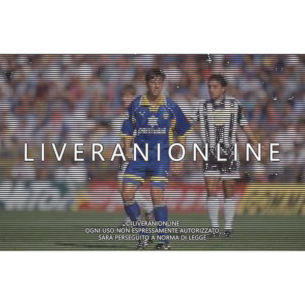 DIAP-RETROSPETTIVA ENRICO CHIESA CALCIATORE NELLA FOTO ENRICO CHIESA CON LA MAGLIA DEL PARMA CALCIO NELL\'ANNO 1997-1998 AG ALDO LIVERANI SAS