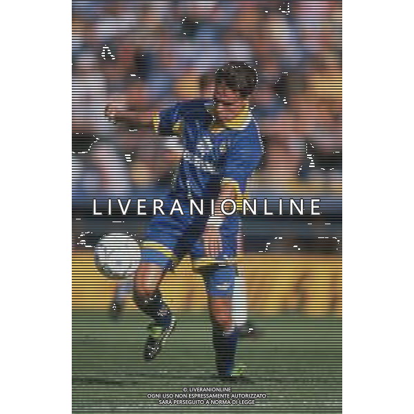 DIAP-RETROSPETTIVA ENRICO CHIESA CALCIATORE NELLA FOTO ENRICO CHIESA CON LA MAGLIA DEL PARMA CALCIO NELL\'ANNO 1997-1998 AG ALDO LIVERANI SAS