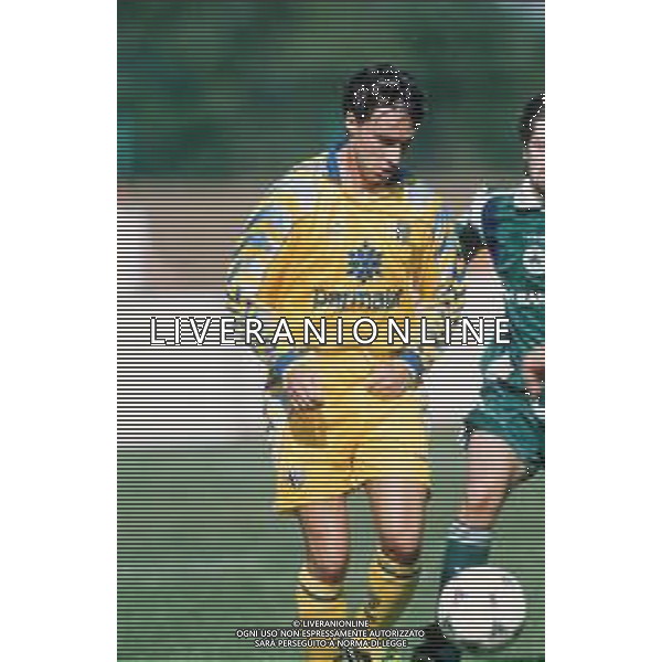 DIAP-RETROSPETTIVA ENRICO CHIESA CALCIATORE NELLA FOTO ENRICO CHIESA CON LA MAGLIA DEL PARMA CALCIO NELL\'ANNO 1997-1998 AG ALDO LIVERANI SAS