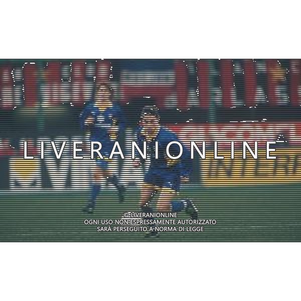 DIAP-RETROSPETTIVA ENRICO CHIESA CALCIATORE NELLA FOTO ENRICO CHIESA CON LA MAGLIA DEL PARMA CALCIO NELL\'ANNO 1997-1998 AG ALDO LIVERANI SAS