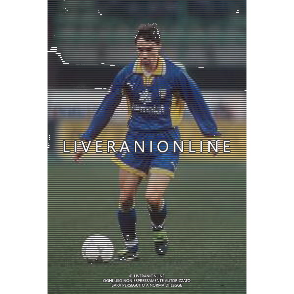 DIAP-RETROSPETTIVA ENRICO CHIESA CALCIATORE NELLA FOTO ENRICO CHIESA CON LA MAGLIA DEL PARMA CALCIO NELL\'ANNO 1997-1998 AG ALDO LIVERANI SAS