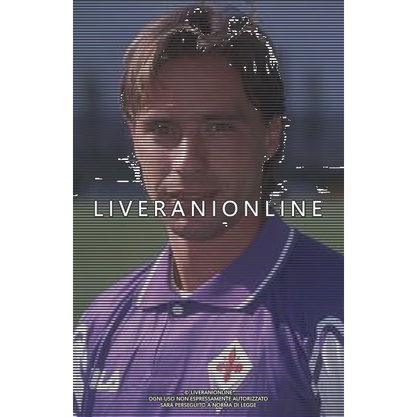 DIAP-RETROSPETTIVA ENRICO CHIESA CALCIATORE NELLA FOTO ENRICO CHIESA CON LA MAGLIA DEL FIORENTINA CALCIO NELL\'ANNO 1999-2000 AG ALDO LIVERANI SAS 