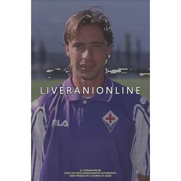 DIAP-RETROSPETTIVA ENRICO CHIESA CALCIATORE NELLA FOTO ENRICO CHIESA CON LA MAGLIA DEL FIORENTINA CALCIO NELL\'ANNO 1999-2000 AG ALDO LIVERANI SAS 