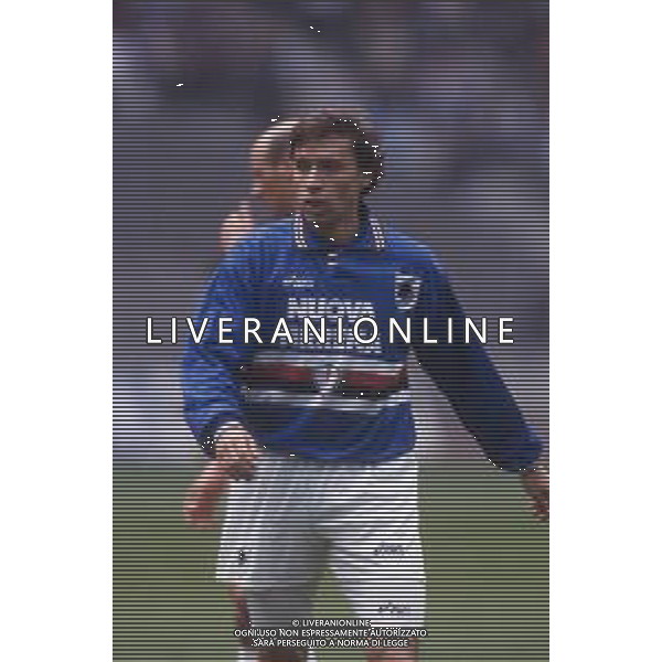 DIAP-RETROSPETTIVA ENRICO CHIESA CALCIATORE NELLA FOTO ENRICO CHIESA CON LA MAGLIA DELLA SAMPDORIA CALCIO AG ALDO LIVERANI SAS 