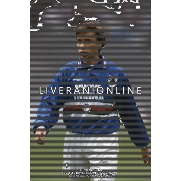 DIAP-RETROSPETTIVA ENRICO CHIESA CALCIATORE NELLA FOTO ENRICO CHIESA CON LA MAGLIA DELLA SAMPDORIA CALCIO AG ALDO LIVERANI SAS 