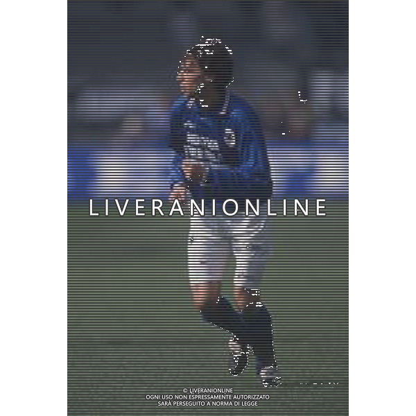 DIAP-RETROSPETTIVA ENRICO CHIESA CALCIATORE NELLA FOTO ENRICO CHIESA CON LA MAGLIA DELLA SAMPDORIA CALCIO AG ALDO LIVERANI SAS 