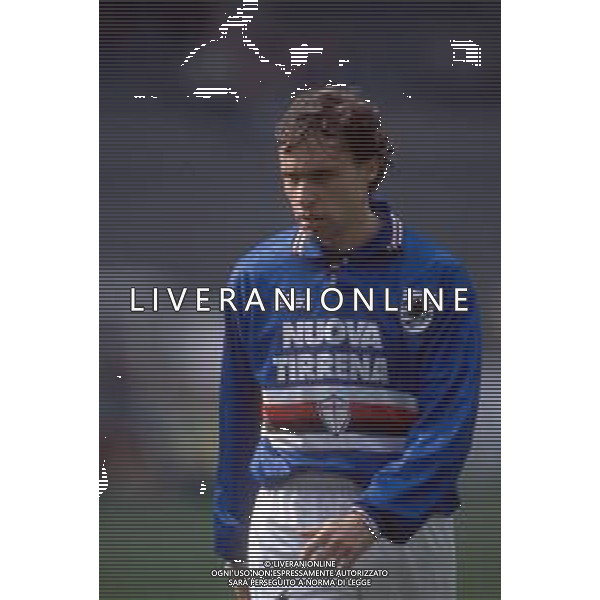 DIAP-RETROSPETTIVA ENRICO CHIESA CALCIATORE NELLA FOTO ENRICO CHIESA CON LA MAGLIA DELLA SAMPDORIA CALCIO AG ALDO LIVERANI SAS 