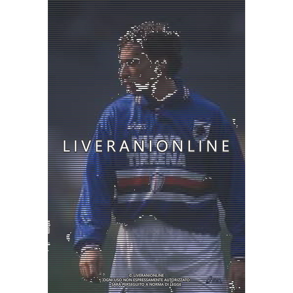 DIAP-RETROSPETTIVA ENRICO CHIESA CALCIATORE NELLA FOTO ENRICO CHIESA CON LA MAGLIA DELLA SAMPDORIA CALCIO AG ALDO LIVERANI SAS 