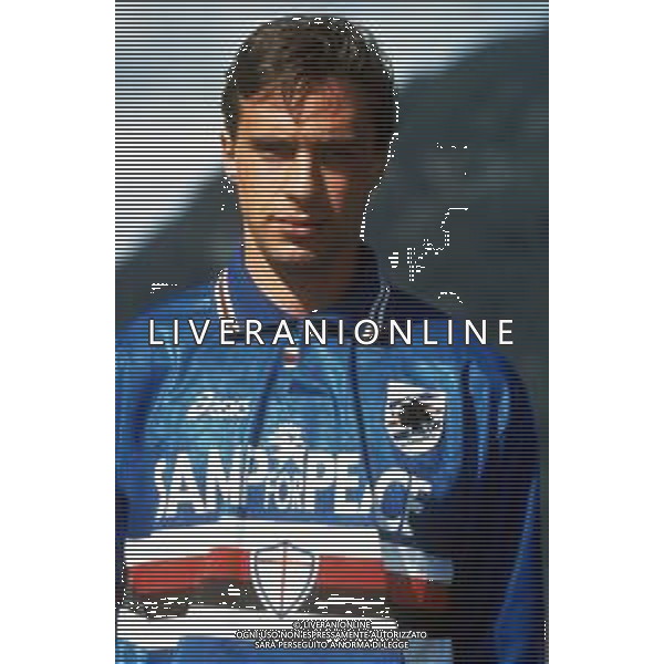 DIAP-RETROSPETTIVA ENRICO CHIESA CALCIATORE NELLA FOTO ENRICO CHIESA CON LA MAGLIA DELLA SAMPDORIA CALCIO AG ALDO LIVERANI SAS 