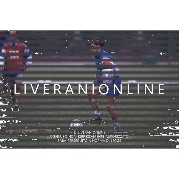 DIAP-RETROSPETTIVA ENRICO CHIESA CALCIATORE NELLA FOTO ENRICO CHIESA CON LA MAGLIA DELLA SAMPDORIA CALCIO AG ALDO LIVERANI SAS 