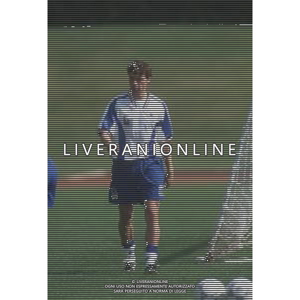 DIAP-RETROSPETTIVA ENRICO CHIESA CALCIATORE NELLA FOTO ENRICO CHIESA CON LA MAGLIA DELLA NAZIONALE ITALIANA NELL\'ANNO 1995-96 AG ALDO LIVERANI SAS