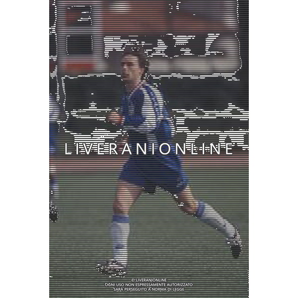 DIAP-RETROSPETTIVA ENRICO CHIESA CALCIATORE NELLA FOTO ENRICO CHIESA CON LA MAGLIA DELLA NAZIONALE ITALIANA NELL\'ANNO 1995-96 AG ALDO LIVERANI SAS