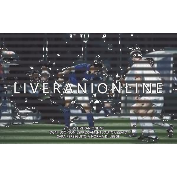 DIAP-RETROSPETTIVA ENRICO CHIESA CALCIATORE NELLA FOTO ENRICO CHIESA CON LA MAGLIA DELLA NAZIONALE ITALIANA NELL\'ANNO 1995-96 AG ALDO LIVERANI SAS