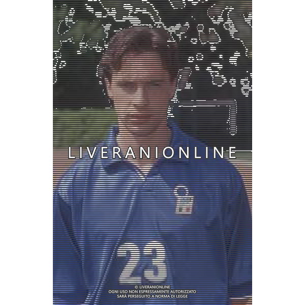 DIAP-RETROSPETTIVA ENRICO CHIESA CALCIATORE NELLA FOTO ENRICO CHIESA CON LA MAGLIA DELLA NAZIONALE ITALIANA NELL\'ANNO 1998 AG ALDO LIVERANI SAS