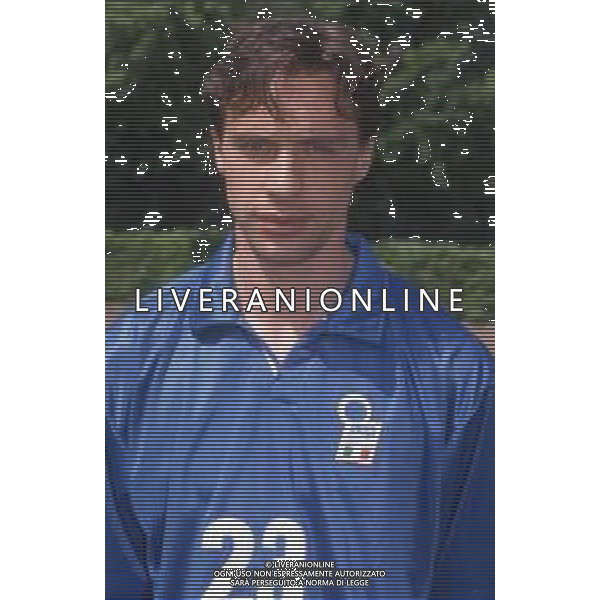 DIAP-RETROSPETTIVA ENRICO CHIESA CALCIATORE NELLA FOTO ENRICO CHIESA CON LA MAGLIA DELLA NAZIONALE ITALIANA NELL\'ANNO 1998 AG ALDO LIVERANI SAS