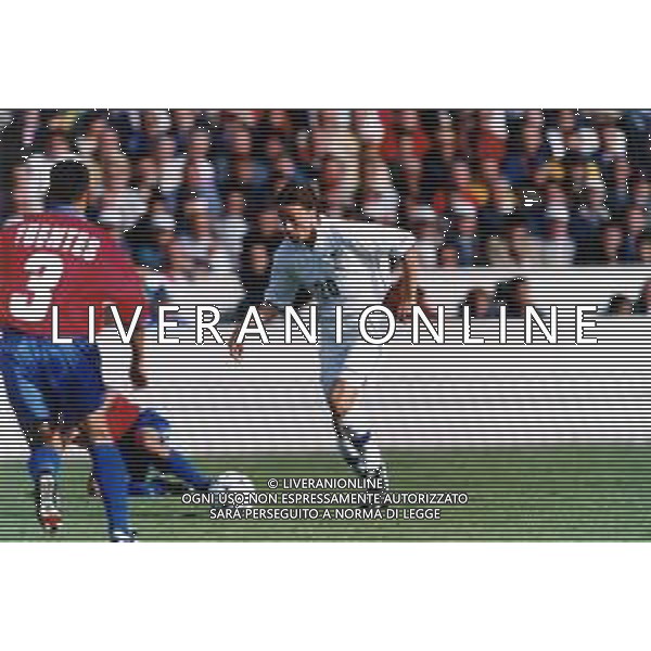 DIAP-RETROSPETTIVA ENRICO CHIESA CALCIATORE NELLA FOTO ENRICO CHIESA CON LA MAGLIA DELLA NAZIONALE ITALIANA NELL\'ANNO 1998 AI MONDIALI DI FRANCIA AG ALDO LIVERANI SAS