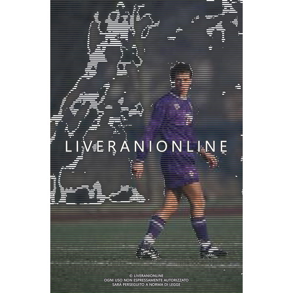 DIAP-RETROSPETTIVA EDY BAGGIO CALCIATORE NELLA FOTO EDY BAGGIO CON LA MAGLIA DELLA FIORENTINA CALCIO NELL\'ANNO 1992-93 AG ALDO LIVERANI SAS
