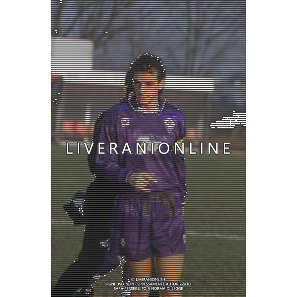 DIAP-RETROSPETTIVA EDY BAGGIO CALCIATORE NELLA FOTO EDY BAGGIO CON LA MAGLIA DELLA FIORENTINA CALCIO NELL\'ANNO 1992-93 AG ALDO LIVERANI SAS