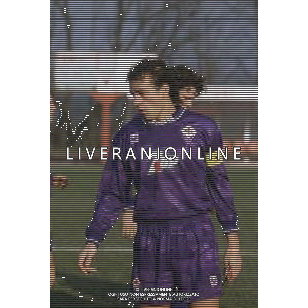 DIAP-RETROSPETTIVA EDY BAGGIO CALCIATORE NELLA FOTO EDY BAGGIO CON LA MAGLIA DELLA FIORENTINA CALCIO NELL\'ANNO 1992-93 AG ALDO LIVERANI SAS
