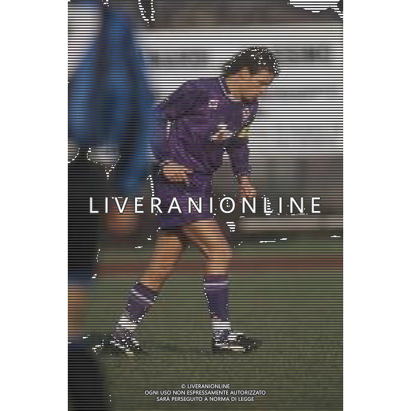 DIAP-RETROSPETTIVA EDY BAGGIO CALCIATORE NELLA FOTO EDY BAGGIO CON LA MAGLIA DELLA FIORENTINA CALCIO NELL\'ANNO 1992-93 AG ALDO LIVERANI SAS