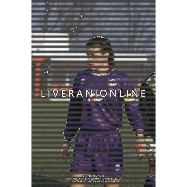 DIAP-RETROSPETTIVA EDY BAGGIO CALCIATORE NELLA FOTO EDY BAGGIO CON LA MAGLIA DELLA FIORENTINA CALCIO NELL\'ANNO 1992-93 AG ALDO LIVERANI SAS