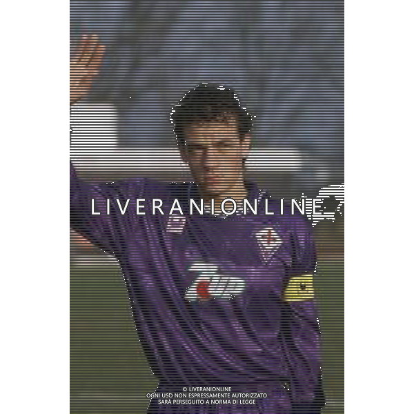 DIAP-RETROSPETTIVA EDY BAGGIO CALCIATORE NELLA FOTO EDY BAGGIO CON LA MAGLIA DELLA FIORENTINA CALCIO NELL\'ANNO 1992-93 AG ALDO LIVERANI SAS