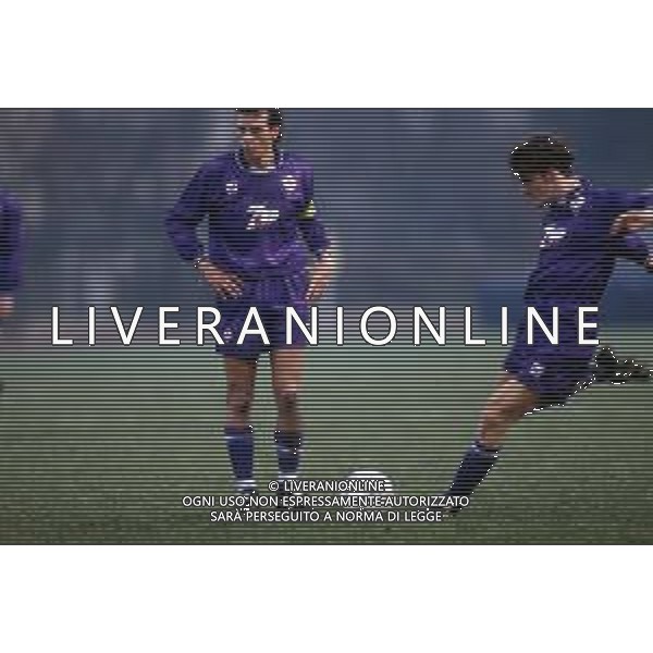 DIAP-RETROSPETTIVA EDY BAGGIO CALCIATORE NELLA FOTO EDY BAGGIO CON LA MAGLIA DELLA FIORENTINA CALCIO NELL\'ANNO 1992-93 AG ALDO LIVERANI SAS