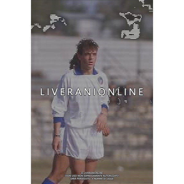 DIAP-RETROSPETTIVA EDY BAGGIO CALCIATORE NELLA FOTO EDY BAGGIO CON LA MAGLIA DELLA NAZIONALE ITALIANA UNDER 16 NELL\'ANNO 1990-1991 AG ALDO LIVERANI SAS