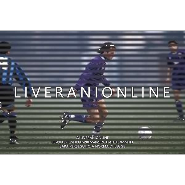 DIAP-RETROSPETTIVA EDY BAGGIO CALCIATORE NELLA FOTO EDY BAGGIO CON LA MAGLIA DELLA FIORENTINA CALCIO NELL\'ANNO 1992-93 AG ALDO LIVERANI SAS
