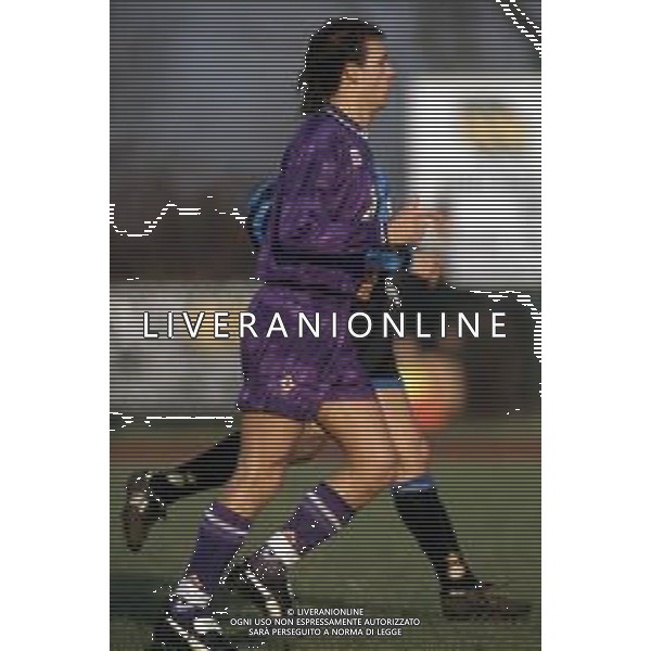 DIAP-RETROSPETTIVA EDY BAGGIO CALCIATORE NELLA FOTO EDY BAGGIO CON LA MAGLIA DELLA FIORENTINA CALCIO NELL\'ANNO 1992-93 AG ALDO LIVERANI SAS