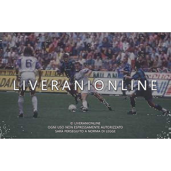 DIAP-RETROSPETTIVA SANDRO COIS CALCIATORE NELLA FOTO SANDRO COIS CON LA MAGLIA DELLA FIORENTINA CALCIO NELL\'ANNO 1994 AG ALDO LIVERANI SAS
