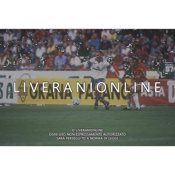 DIAP-RETROSPETTIVA SANDRO COIS CALCIATORE NELLA FOTO SANDRO COIS CON LA MAGLIA DELLA FIORENTINA CALCIO NELL\'ANNO 1996 SUPERCOPPA ITALIANA MILAN-FIORENTINA AG ALDO LIVERANI SAS