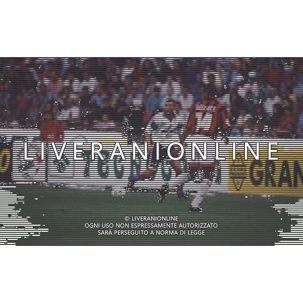 DIAP-RETROSPETTIVA SANDRO COIS CALCIATORE NELLA FOTO SANDRO COIS CON LA MAGLIA DELLA FIORENTINA CALCIO NELL\'ANNO 1996 SUPERCOPPA ITALIANA MILAN-FIORENTINA AG ALDO LIVERANI SAS