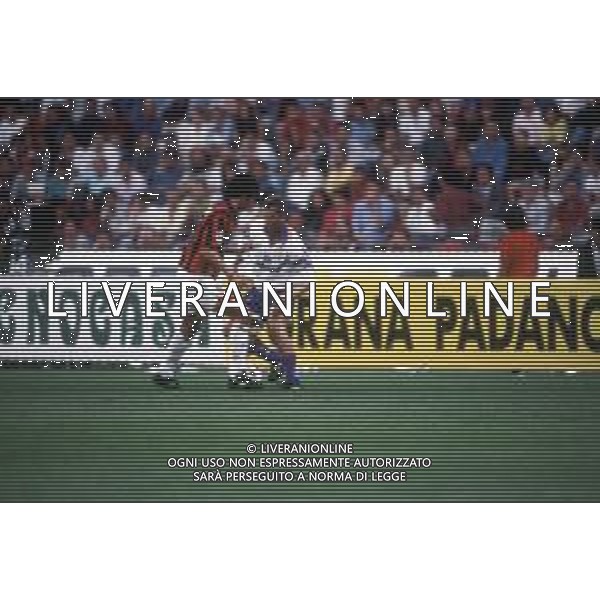 DIAP-RETROSPETTIVA SANDRO COIS CALCIATORE NELLA FOTO SANDRO COIS CON LA MAGLIA DELLA FIORENTINA CALCIO NELL\'ANNO 1996 SUPERCOPPA ITALIANA MILAN-FIORENTINA AG ALDO LIVERANI SAS