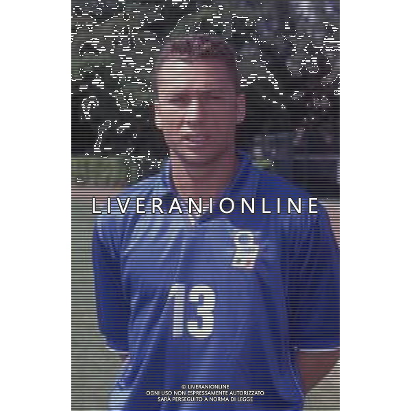 DIAP-RETROSPETTIVA SANDRO COIS CALCIATORE NELLA FOTO SANDRO COIS CON LA MAGLIA DELLA NAZIONALE ITALIANA 1998 AG ALDO LIVERANI SAS