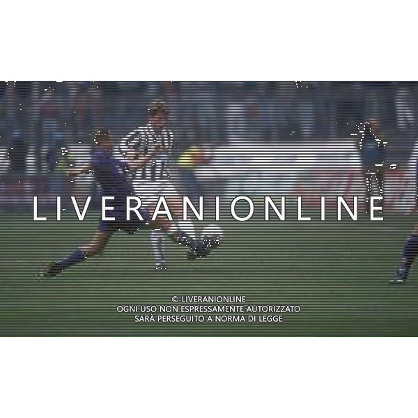 DIAP-RETROSPETTIVA SANDRO COIS CALCIATORE NELLA FOTO SANDRO COIS CON LA MAGLIA DELLA FIORENTINA CALCIO ANNO 1994-95 AG ALDO LIVERANI SAS