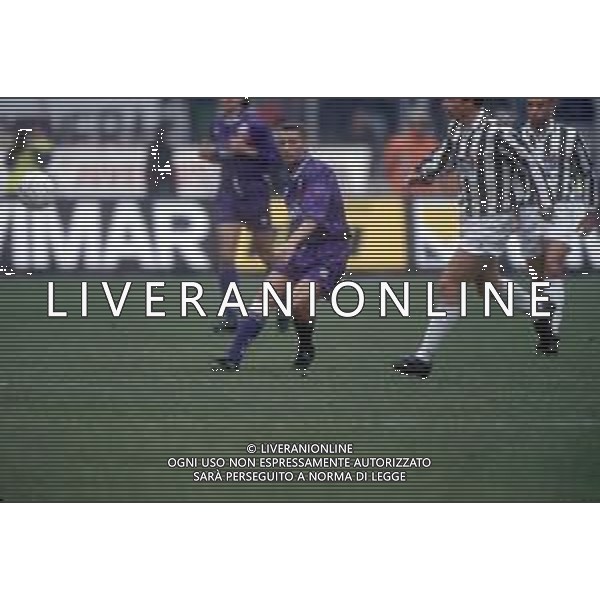 DIAP-RETROSPETTIVA SANDRO COIS CALCIATORE NELLA FOTO SANDRO COIS CON LA MAGLIA DELLA FIORENTINA CALCIO ANNO 1994-95 AG ALDO LIVERANI SAS