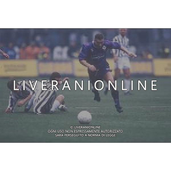 DIAP-RETROSPETTIVA SANDRO COIS CALCIATORE NELLA FOTO SANDRO COIS CON LA MAGLIA DELLA FIORENTINA CALCIO ANNO 1994-95 AG ALDO LIVERANI SAS